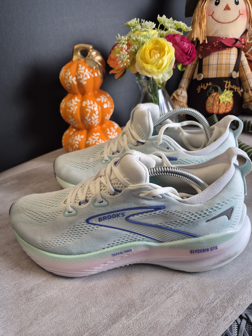Brooks Glycerin GTS Women's .Mint Green, White, Blue Accents.Size 10.5